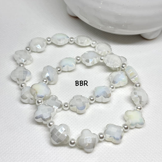 Clover Sands Glass Bead Bracelet